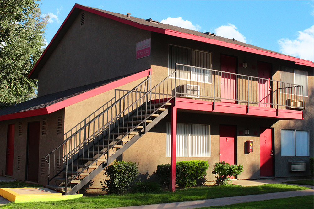 This image displays exterior photo of Casa Del Sol Apartments
